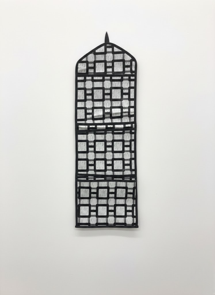 Ryka Multi-Pocket Design for organized storage | pack of one | 27.5 length 9.5 breadth